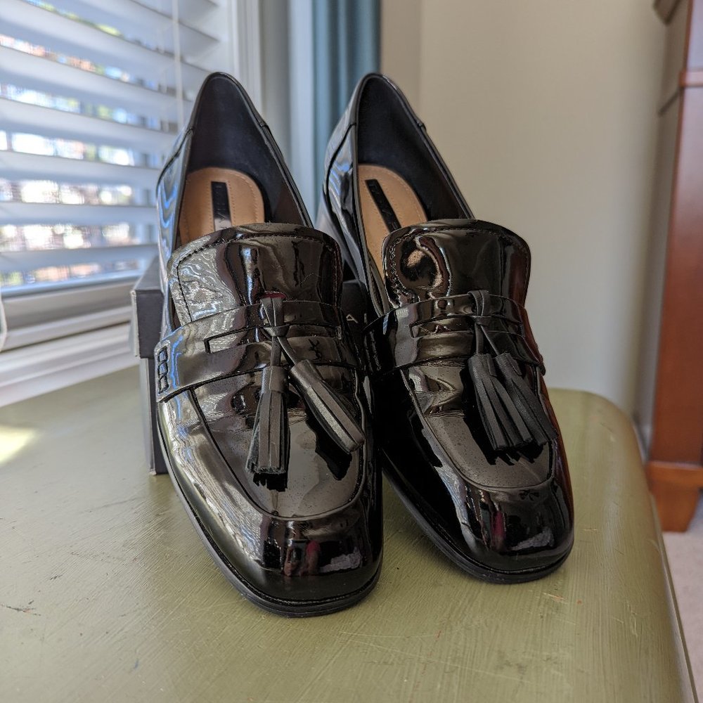 Tahari Tina patent leather tassel black loafers. Size 8